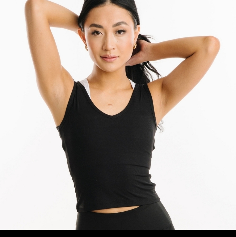 Black ribbed v tank new in package